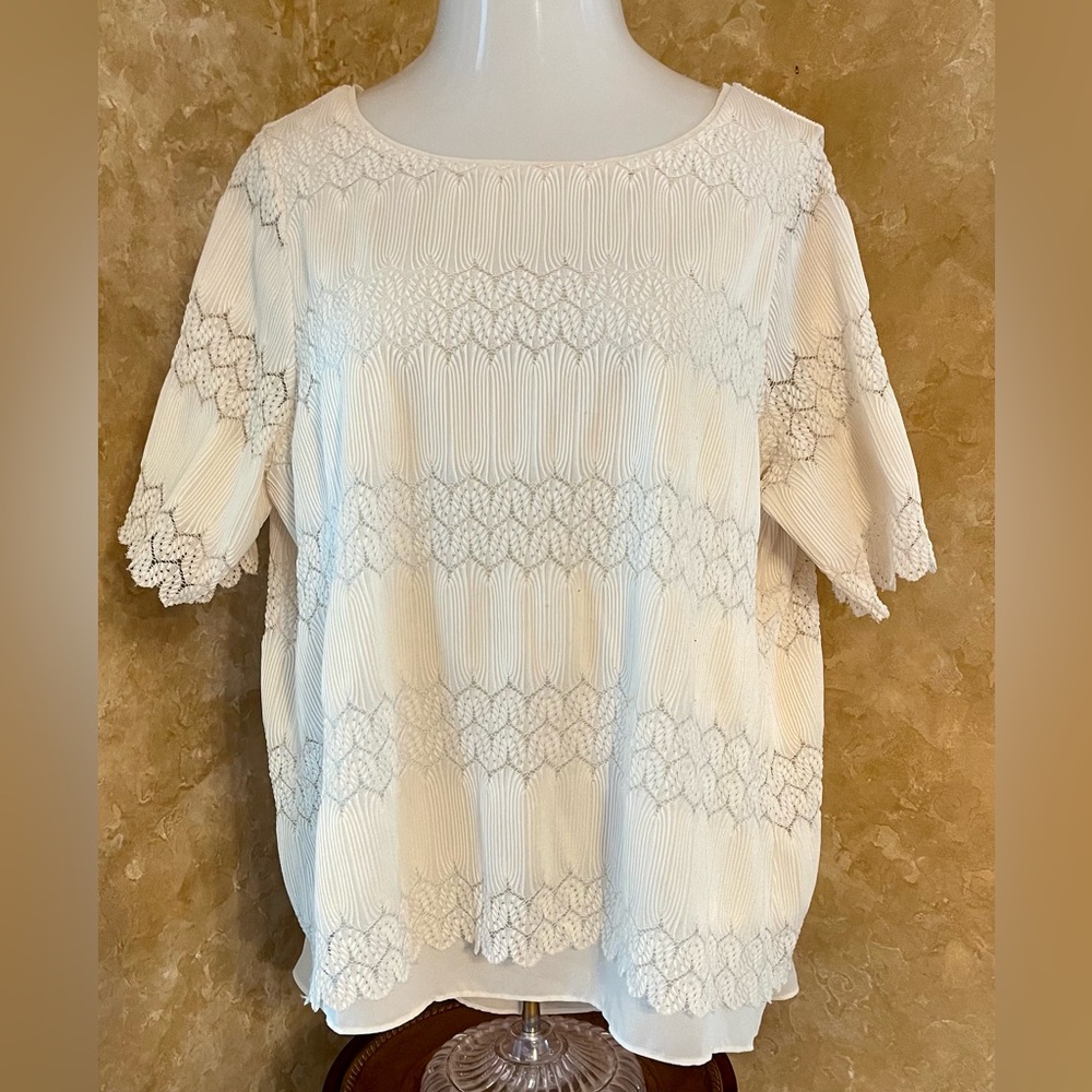 Roz & Ali White Boxy Short Sleeve Blouse
